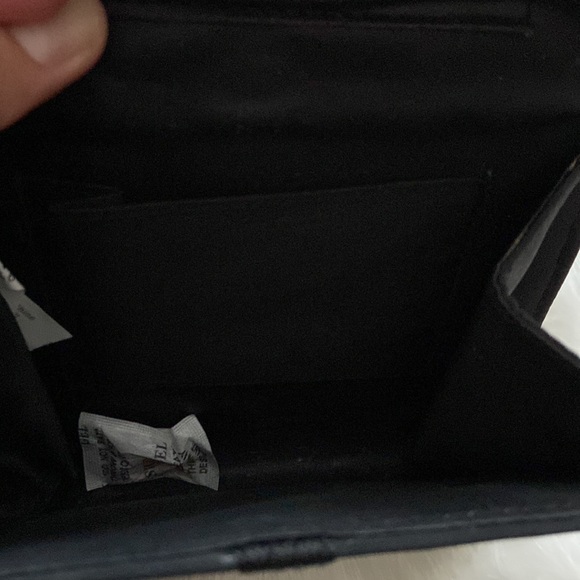 Black tassel makeup brush bag. - Picture 5 of 8